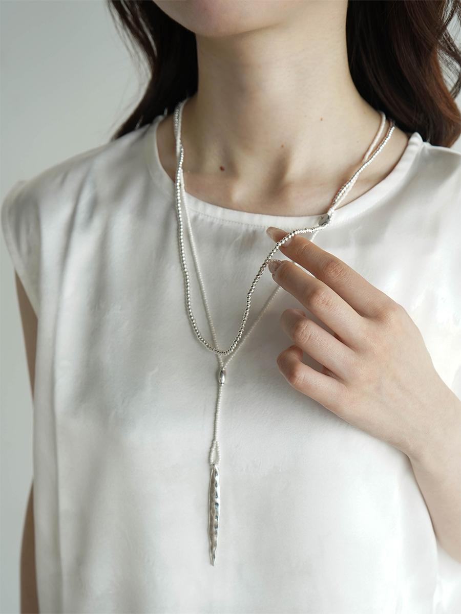 シルバーモチーフダブルロングネックレス〈316L-STAINLESS〉 - UNBEIGE