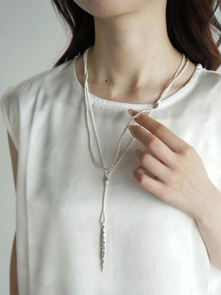 シルバーモチーフダブルロングネックレス〈316L-STAINLESS〉 - UNBEIGE