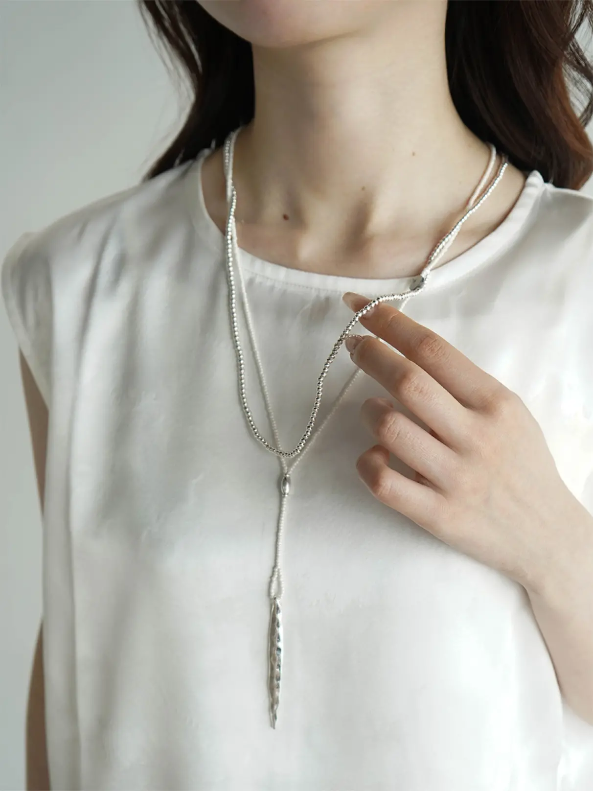 シルバーモチーフダブルロングネックレス〈316L-STAINLESS〉 - UNBEIGE