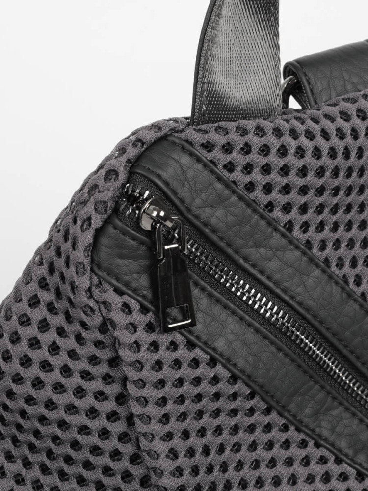 美品　PECHINCHAR　2way　リュック　ショルダー　カウレザー　ナイロン PECHINCHAR 2WAYナイロン×カウレザーリュック ブラック