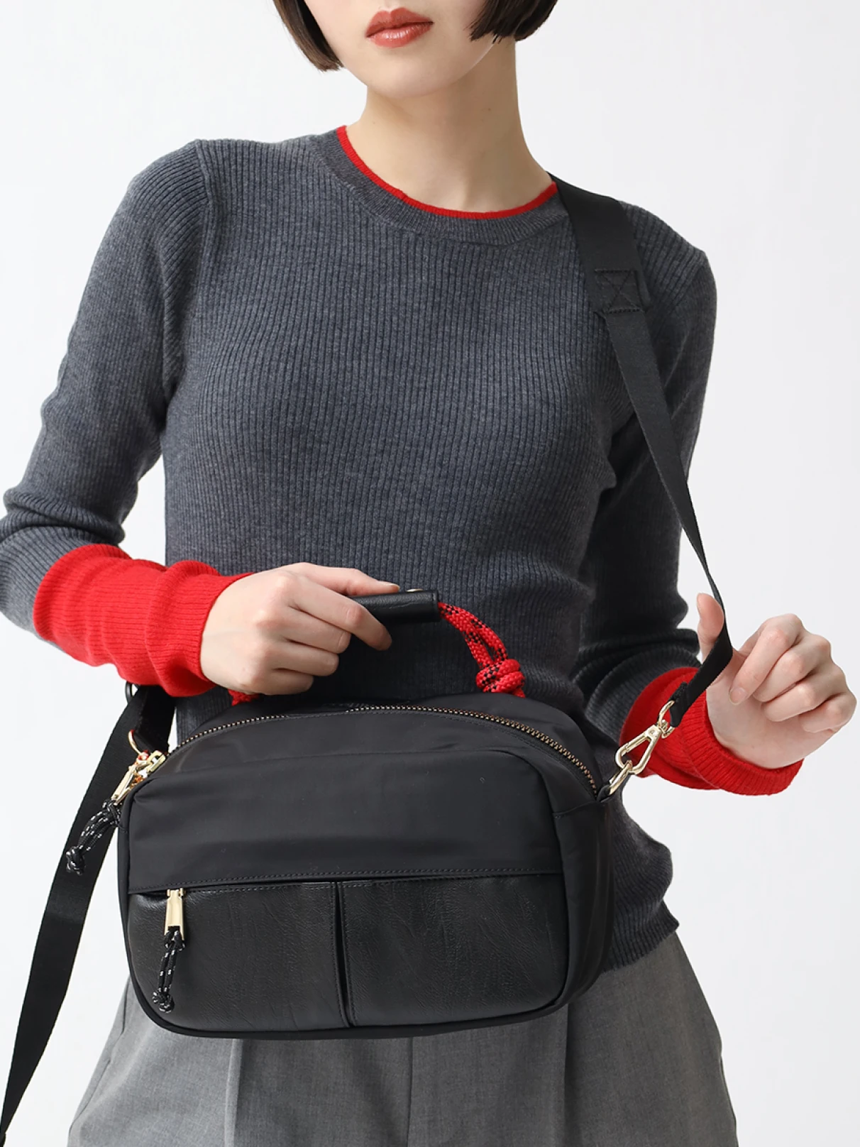 美品 PECHINCHAR ペシンシャロゴ ゴールドファスナー ショルダーバッグ sea☆様専用】PECHINCHAR ゴールドファスナー ショルダーバッグ