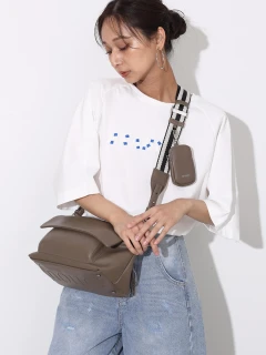 ブラック エンボスロゴ ハンドバッグ 66_s.webp