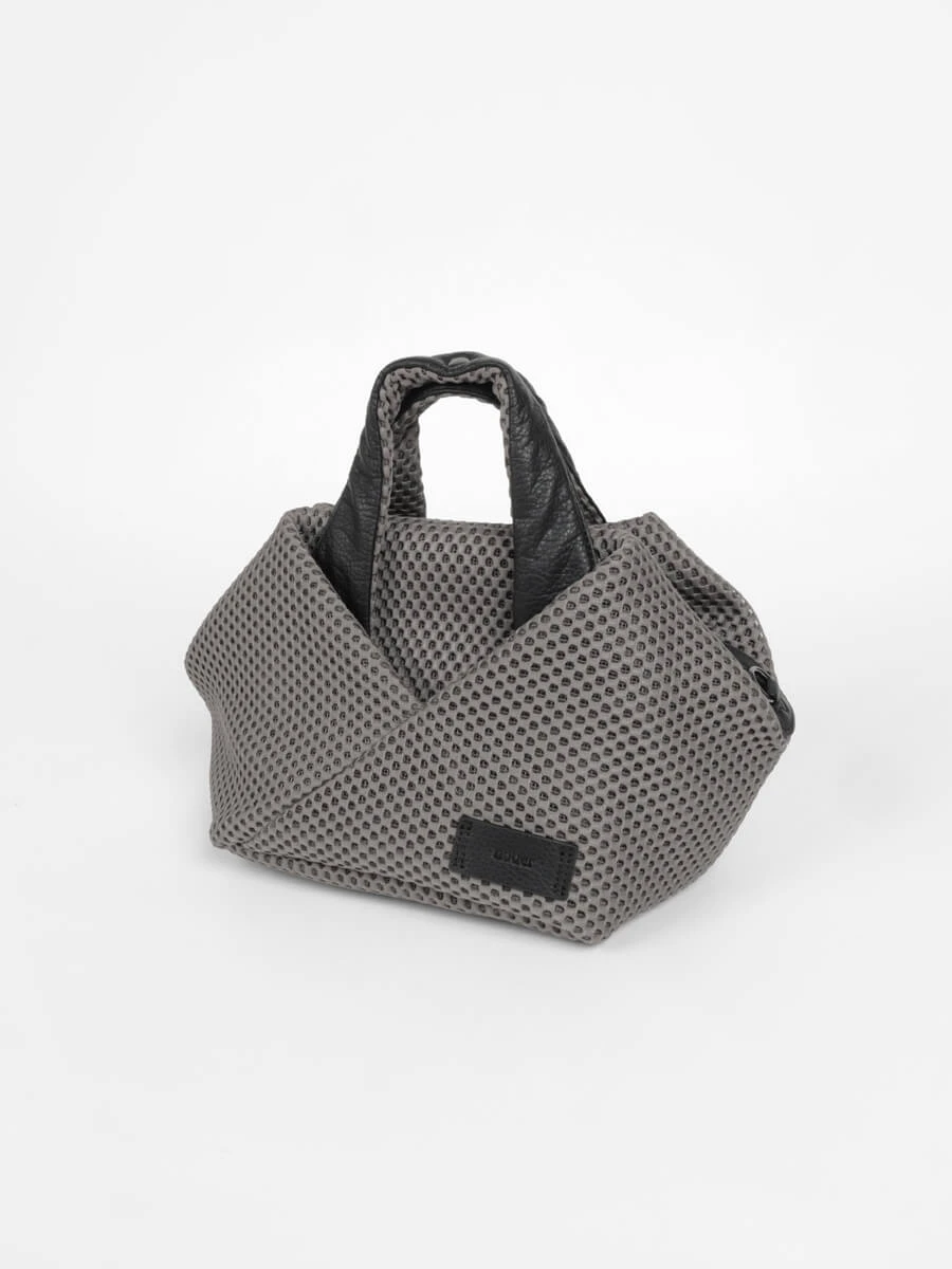 【新品】NOUER メッシュ 2WAYバッグ ベージュ/ブラック 新品】NOUER メッシュ 2WAYバッグ ベージュ/ブラック ヌエール
