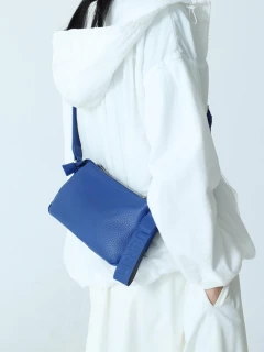 チャーム付きエコレザーショルダーバッグ - nouer - nouer