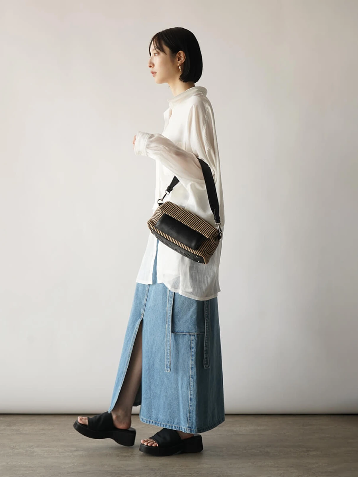 雑材エンボスロゴバッグ - nouer - nouer｜YAMADAYA STORE