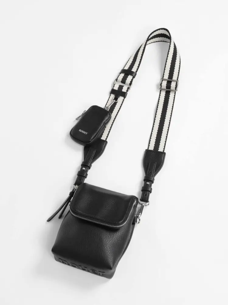 新品 nouer ヌエール ボディバッグ ショルダー バッグ ヤマダヤ 楽天市場】nouer ヌエール ボトムエンボスロゴバッグ