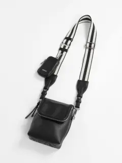 新品 nouer ヌエール ボディバッグ ショルダー バッグ ヤマダヤ 楽天市場】nouer ヌエール ボトムエンボスロゴバッグ
