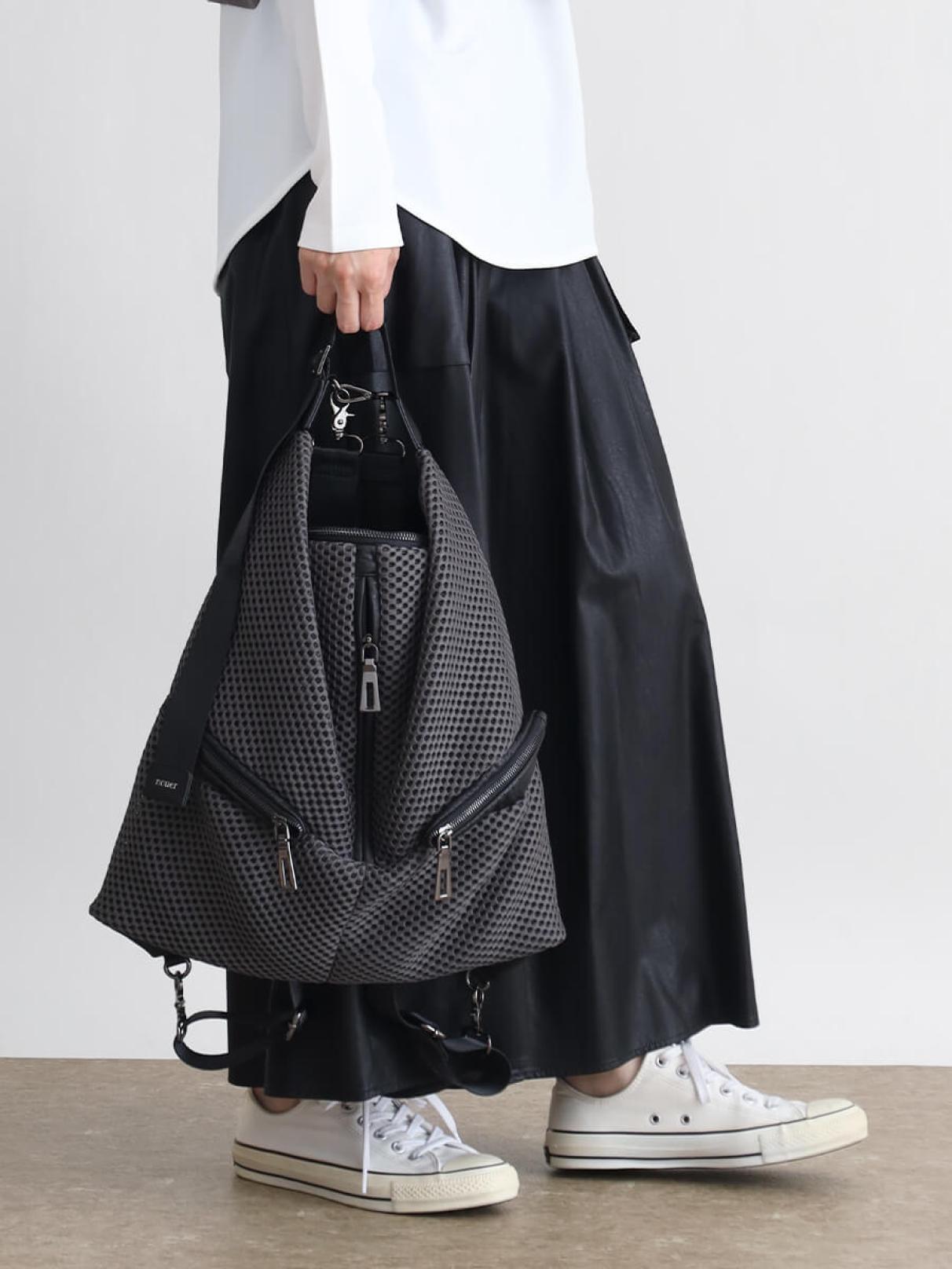 【新品✨】ヤマダヤ　nouer ヌエール　レザーコンビミドルリュック　ブラック黒 新品✨】ヤマダヤ nouer ヌエール レザーコンビミドルリュック