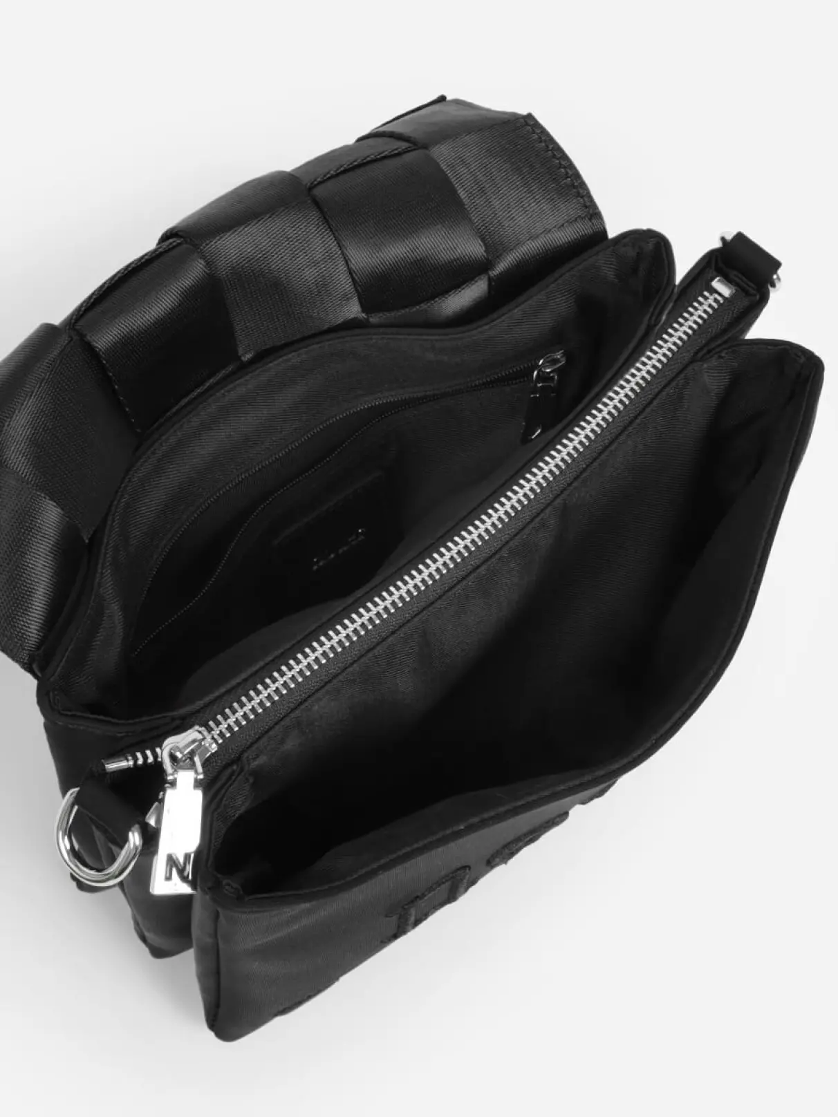 nouer ボディバッグ ブラック nouerのボディバッグの商品一覧