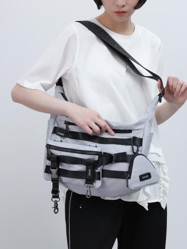 nouerxショルダーバッグ