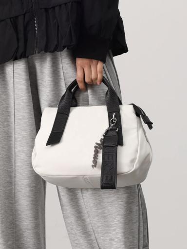 nouerxショルダーバッグ