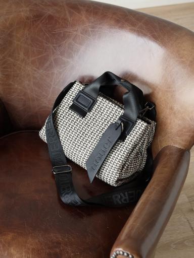 nouerxショルダーバッグ