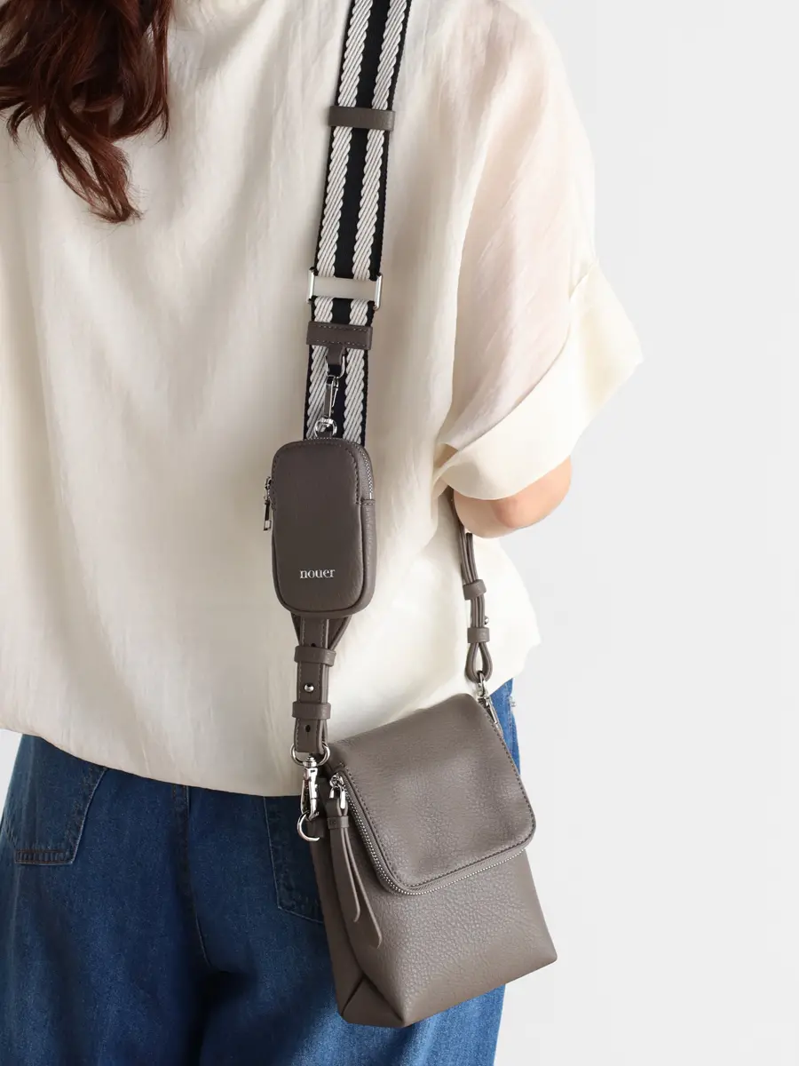 ボトムエンボスショルダーバッグ（Greige、Black） - nouer - nouer