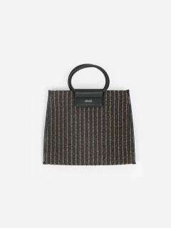 ダークブラウン