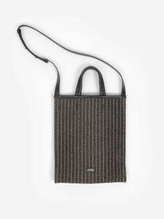 ダークブラウン