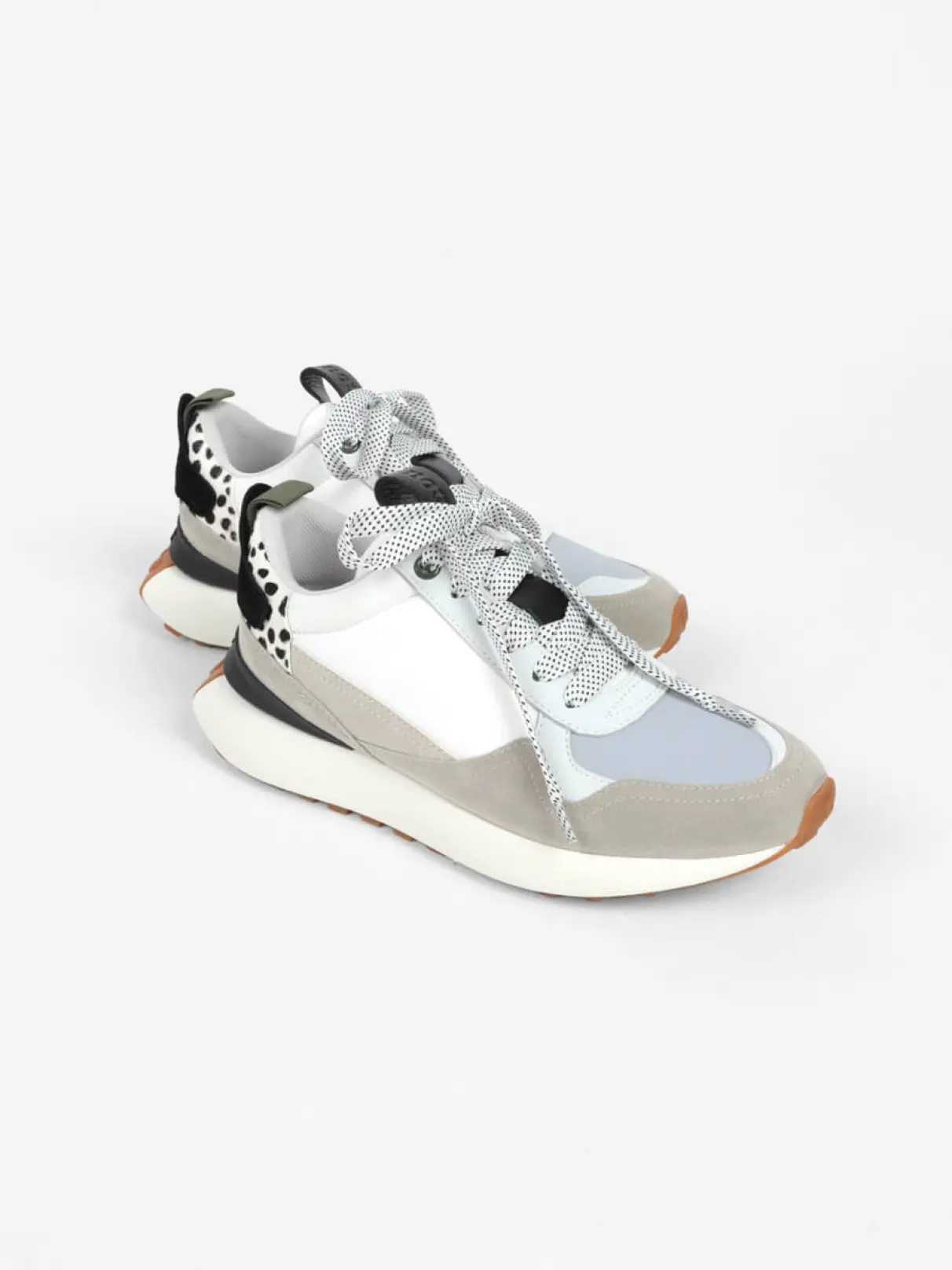 nouer ベージュ/シルバー スニーカー U245　11号 nouerのスニーカーの商品一覧｜ファッション通販のYAMADAYA STORE