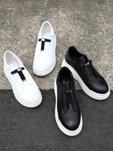 nouerxスニーカー