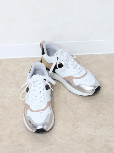 nouerxスニーカー