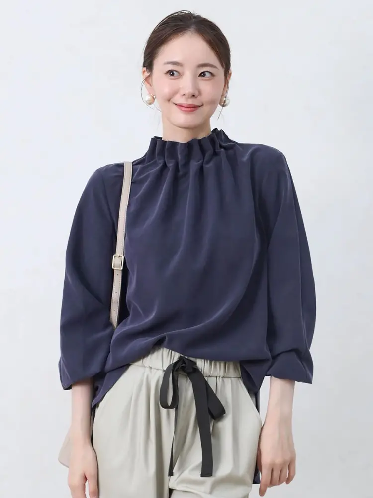 ギャザーハイネックブラウス - Vin NAVY - Vin｜YAMADAYA STORE