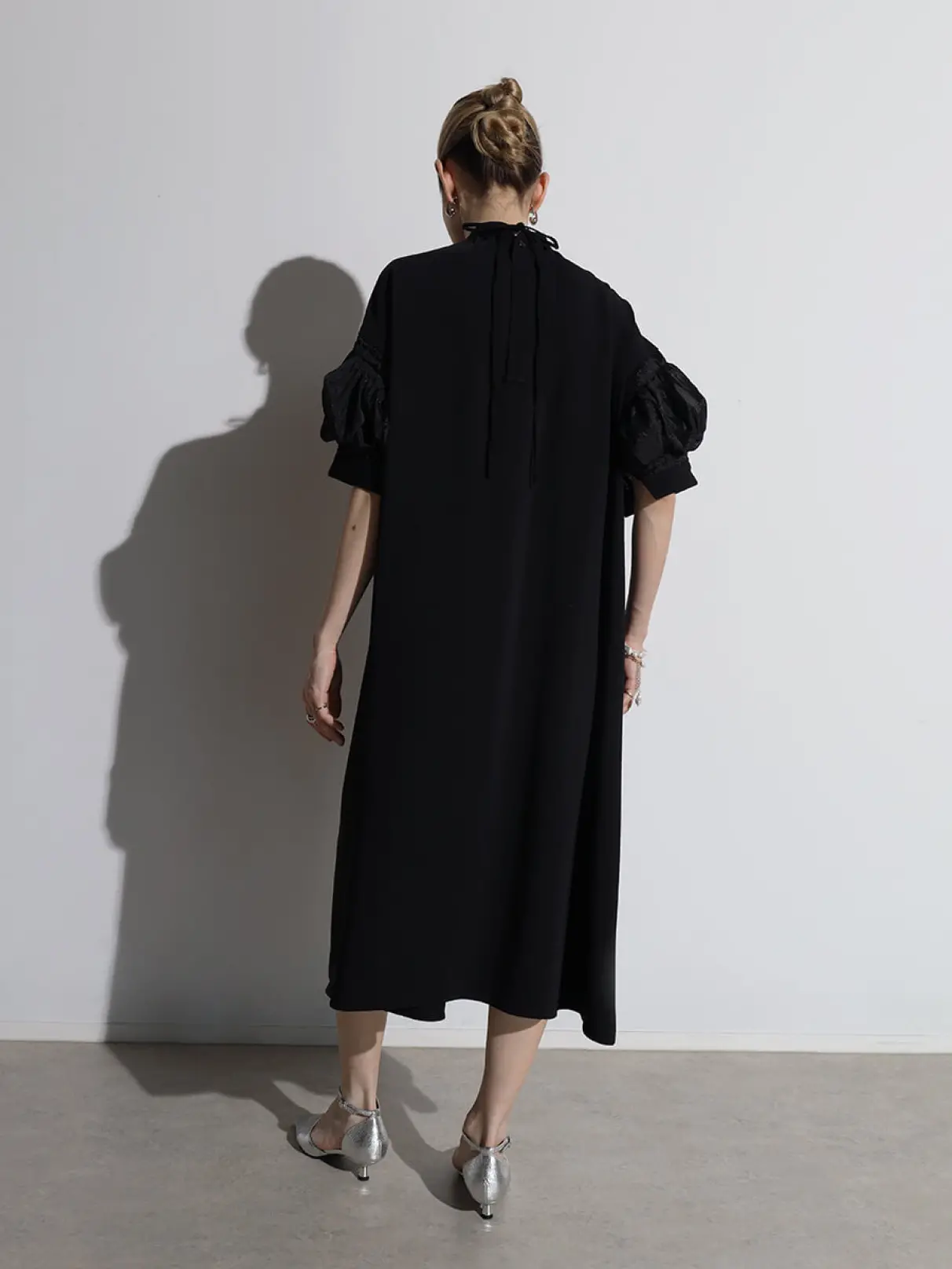 シアーパフスリーブロングワンピース - Aga Black - Aga｜YAMADAYA STORE