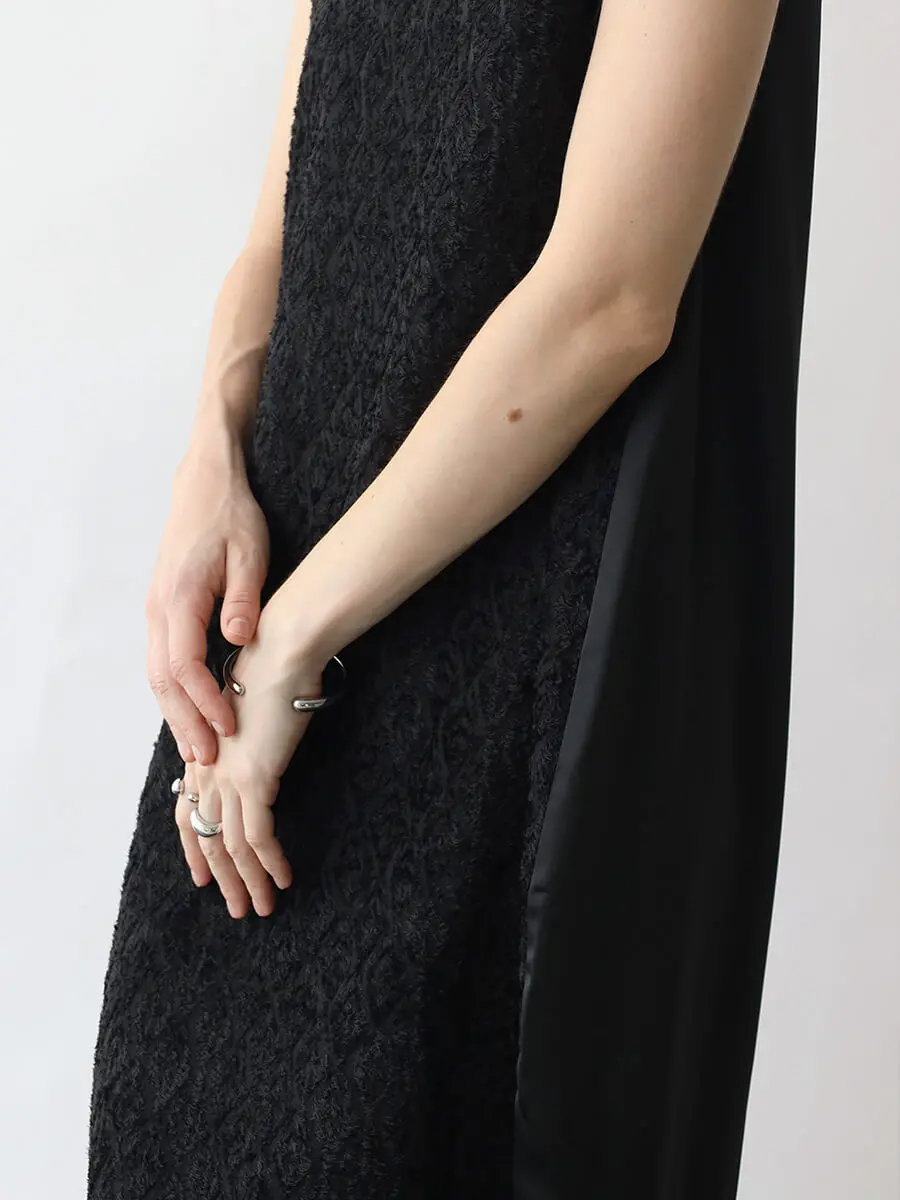 新品タグ付き✨Aga Black レース切替ロングワンピース 定価24,000円 新品タグ付き✨Aga Black レース切替ロングワンピース 定価