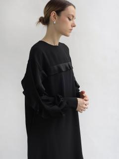 プリーツフロントフリルワンピース - Aga Black - Aga｜YAMADAYA STORE