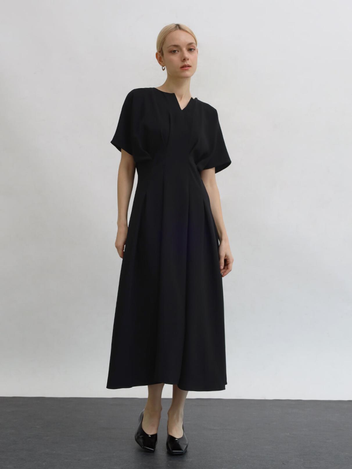 キーネックウエストタックワンピース - Aga Black - Aga｜YAMADAYA STORE