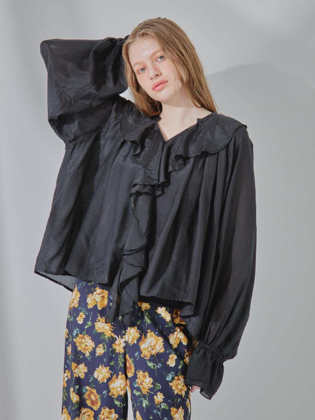 ラッフルカラーギャザーブラウス - Ample - Vin｜YAMADAYA STORE