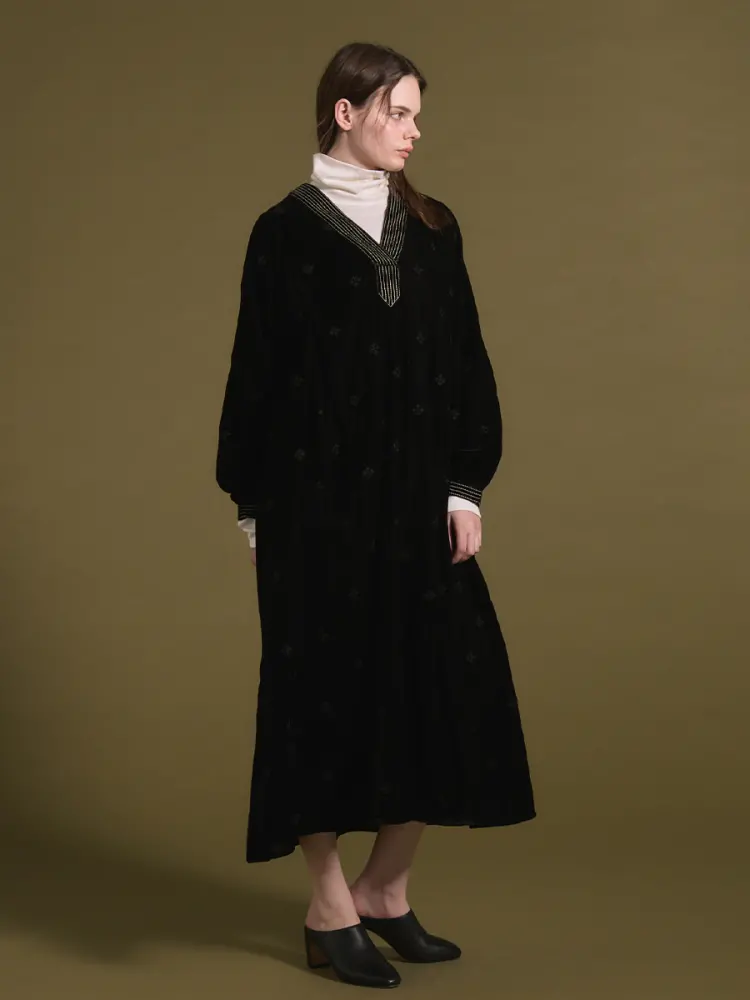 ☆土日セール　新品ヤマダヤ　vin カフタンベロアワンピース ステッチ刺繍カフタンベロアワンピース - Ample - Vin｜YAMADAYA STORE